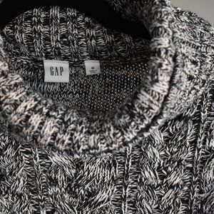 Black and White Cable Knit GAP chunky Turtle Neck